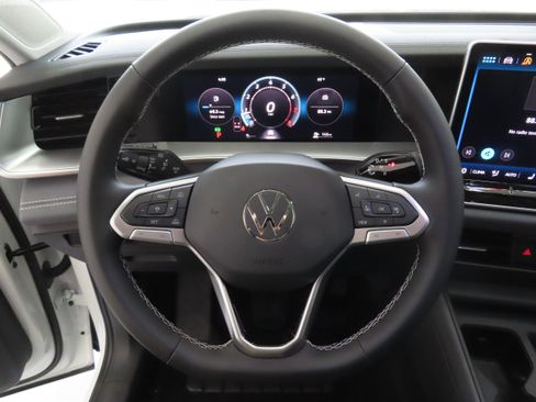 New 2026 Volkswagen Tiguan SE FWD image 13