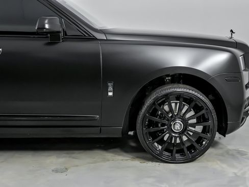 Used 2023 Rolls-Royce Cullinan Black Badge w/ Driver's Package image 15