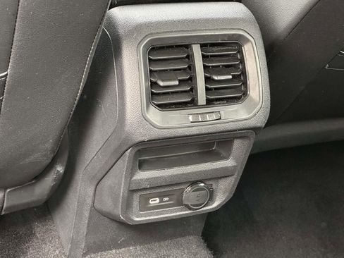 Used 2023 Volkswagen Tiguan SE image 14