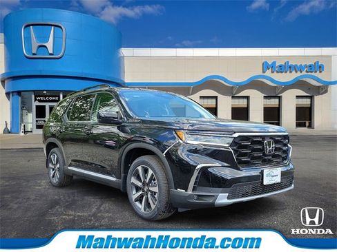 New 2025 Honda Pilot Touring image 2