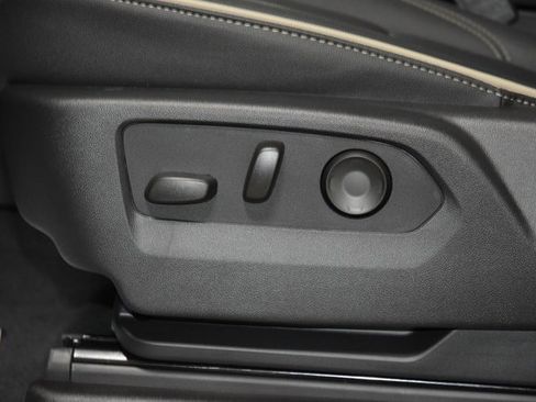 New 2025 Chevrolet Suburban Premier image 39