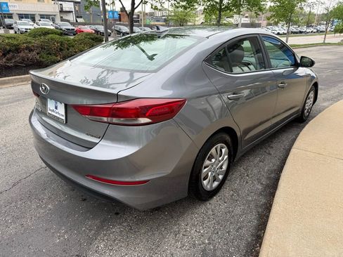 Used 2017 Hyundai Elantra SE FWD image 11