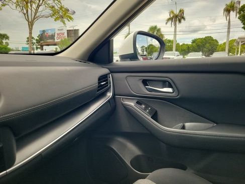 Certified 2026 Nissan Rogue SV FWD image 27