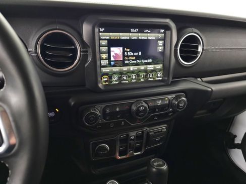 Used 2022 Jeep Wrangler Unlimited Sahara w/ LED Lighting Group AWD/4WD image 23