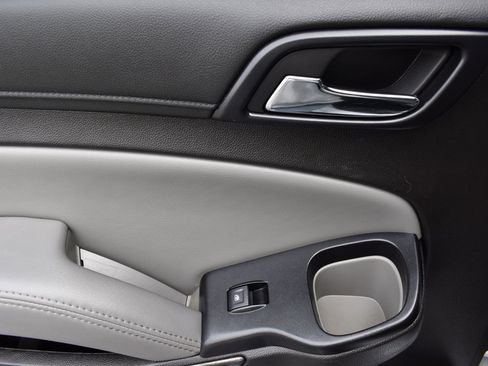 Used 2018 Chevrolet Suburban LT image 13