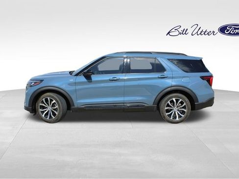 Used 2025 Ford Explorer ST-Line w/ Premium Package image 8
