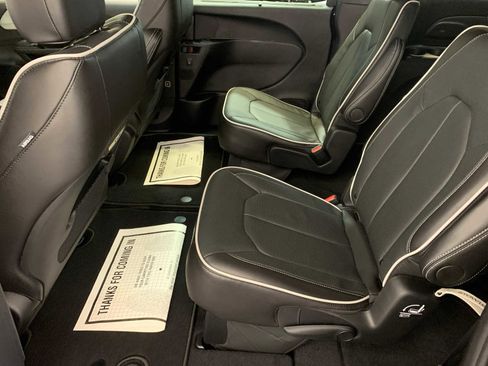 New 2026 Chrysler Pacifica Limited w/ S Appearance Package image 5