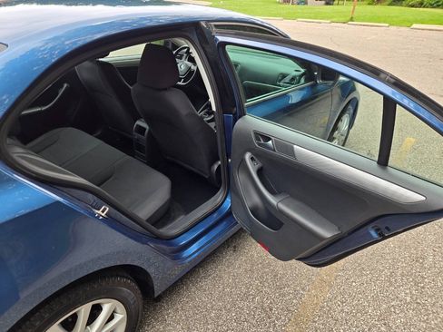 Used 2015 Volkswagen Jetta SE FWD image 28