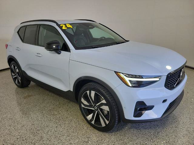 Used 2024 Volvo XC40 B5 Plus AWD/4WD image 39