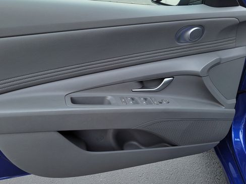 Used 2024 Hyundai Elantra SEL w/ Convenience Package image 9