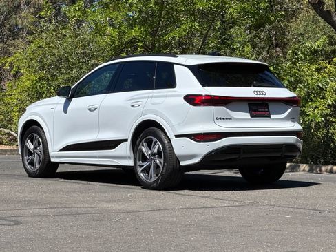 Used 2027 Audi Q6 e-tron Premium Plus w/ Premium Plus AWD/4WD image 7