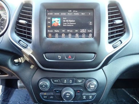 Certified 2019 Jeep Cherokee Latitude Plus w/ Cold Weather Group AWD/4WD image 25