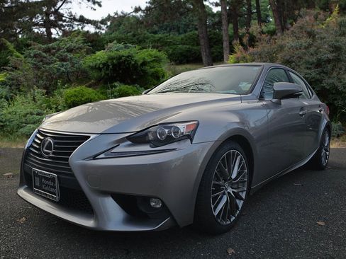 Used 2016 Lexus IS 300 AWD w/ Navigation System Package image 3