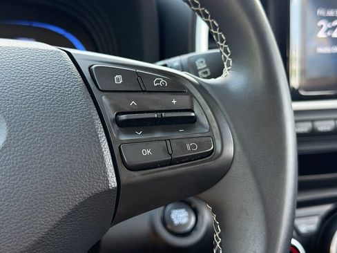 Used 2024 Hyundai Venue Limited FWD image 16