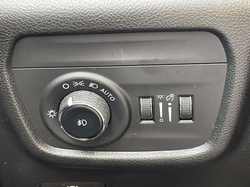 Used 2023 Jeep Grand Cherokee L Limited AWD/4WD image 31