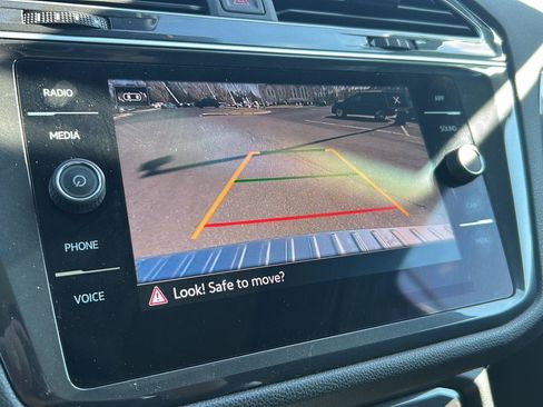 Certified 2024 Volkswagen Tiguan SE w/ Panoramic Sunroof Package image 17