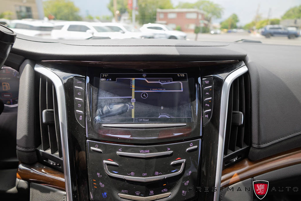 Used 2020 Cadillac Escalade Premium Luxury AWD/4WD image 13