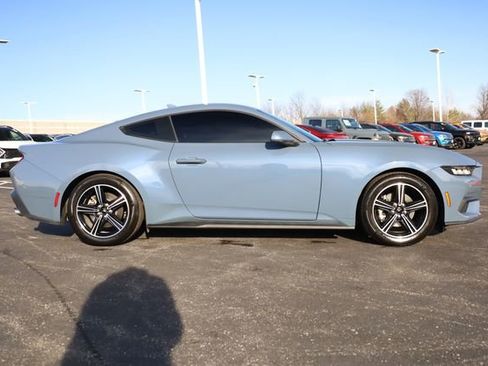 Used 2024 Ford Mustang Coupe image 4