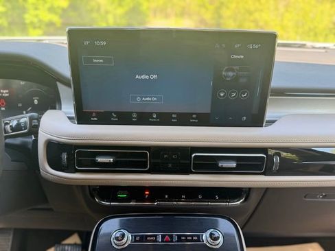 Used 2022 Lincoln Nautilus AWD w/ Premium Package image 25