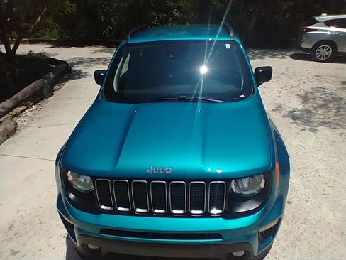 Used 2022 Jeep Renegade Latitude w/ Convenience Group AWD/4WD image 7