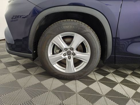 Used 2020 Toyota Highlander LE FWD image 27