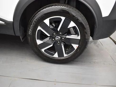 Used 2025 Nissan Kicks SV AWD/4WD image 34