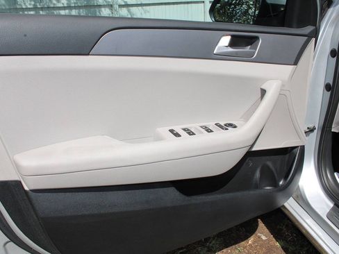 Used 2016 Hyundai Sonata SE FWD image 14