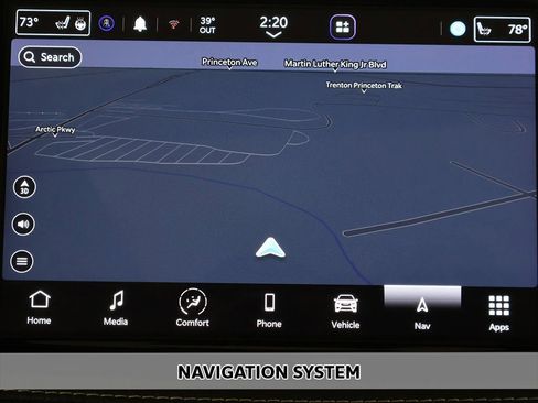 Used 2023 Chrysler Pacifica Limited w/ Uconnect Theater Family Group image 3