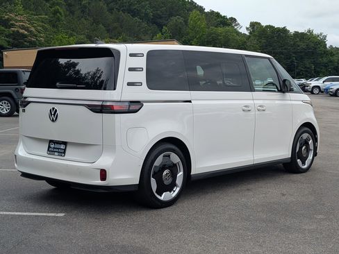 Used 2025 Volkswagen ID. Buzz Pro S RWD image 9