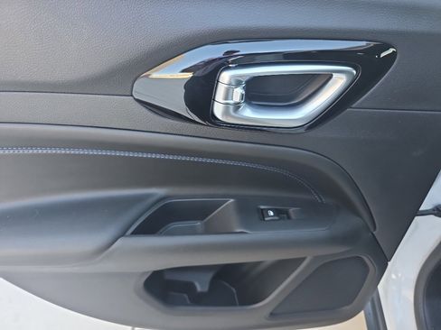 New 2026 Jeep Compass Latitude image 17