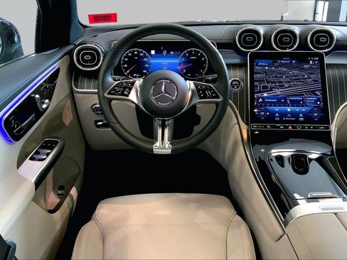 Used 2024 Mercedes-Benz GLC 300 4MATIC image 5