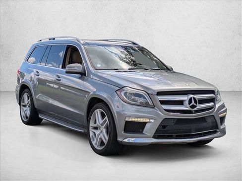 Used 2014 Mercedes-Benz GL 550 4MATIC image 3