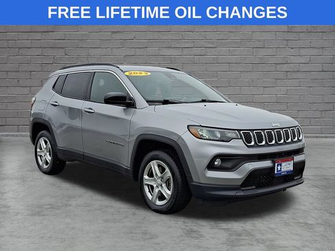 Used 2023 Jeep Compass Latitude w/ Convenience Group AWD/4WD image 1