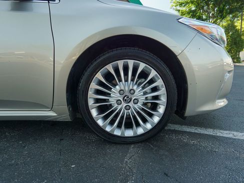 Used 2016 Toyota Avalon Limited w/ Toyota Safety Sense Package FWD image 11