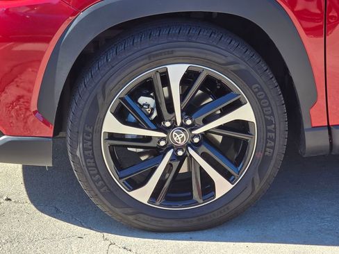 Used 2024 Toyota Corolla Cross XSE image 13