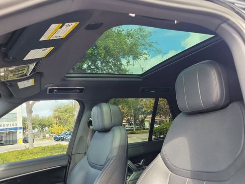 Used 2023 Land Rover Range Rover SE image 27