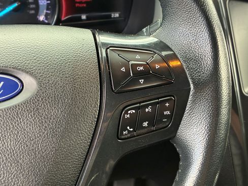 Used 2019 Ford Explorer XLT w/ Equipment Group 202A FWD image 18