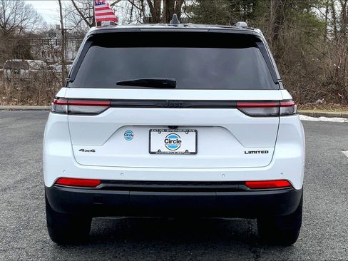 Used 2025 Jeep Grand Cherokee Limited w/ Black Appearance Package image 4