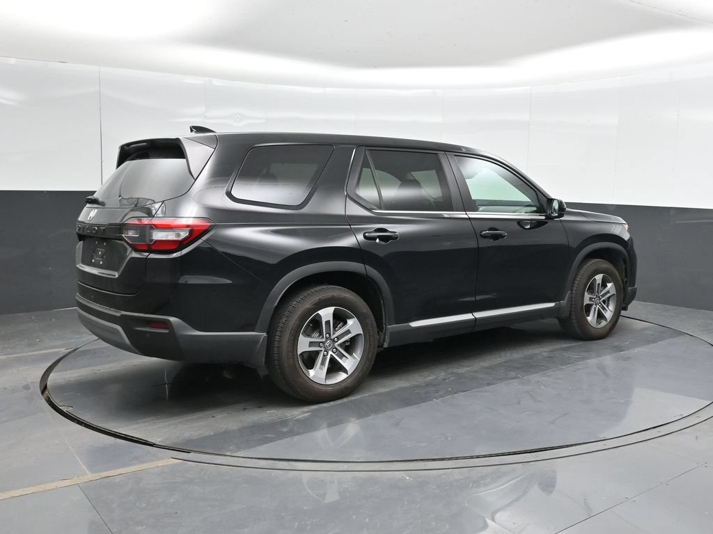 Used 2025 Honda Pilot EX-L image 3