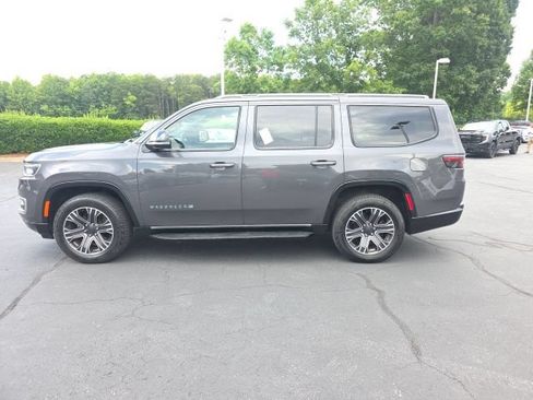 Used 2023 Jeep Wagoneer 4WD w/ Premium Group I image 2