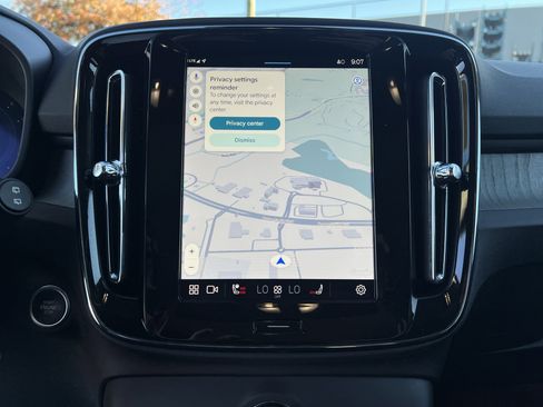 Used 2025 Volvo XC40 B5 Core image 24