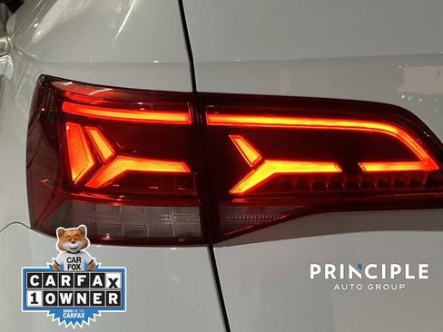 Certified 2022 Volkswagen Taos SE w/ Panoramic Sunroof Package image 6