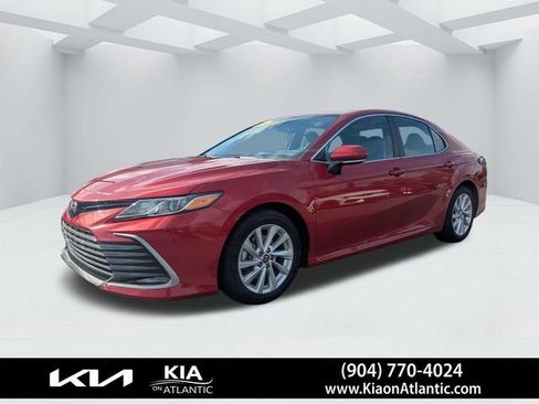 Used 2024 Toyota Camry LE w/ Convenience Package FWD image 6