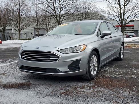Used 2020 Ford Fusion SE image 2