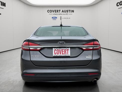 Used 2018 Ford Fusion SE w/ Fusion SE Technology Package image 4