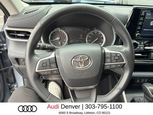Used 2022 Toyota Highlander XLE AWD/4WD image 5