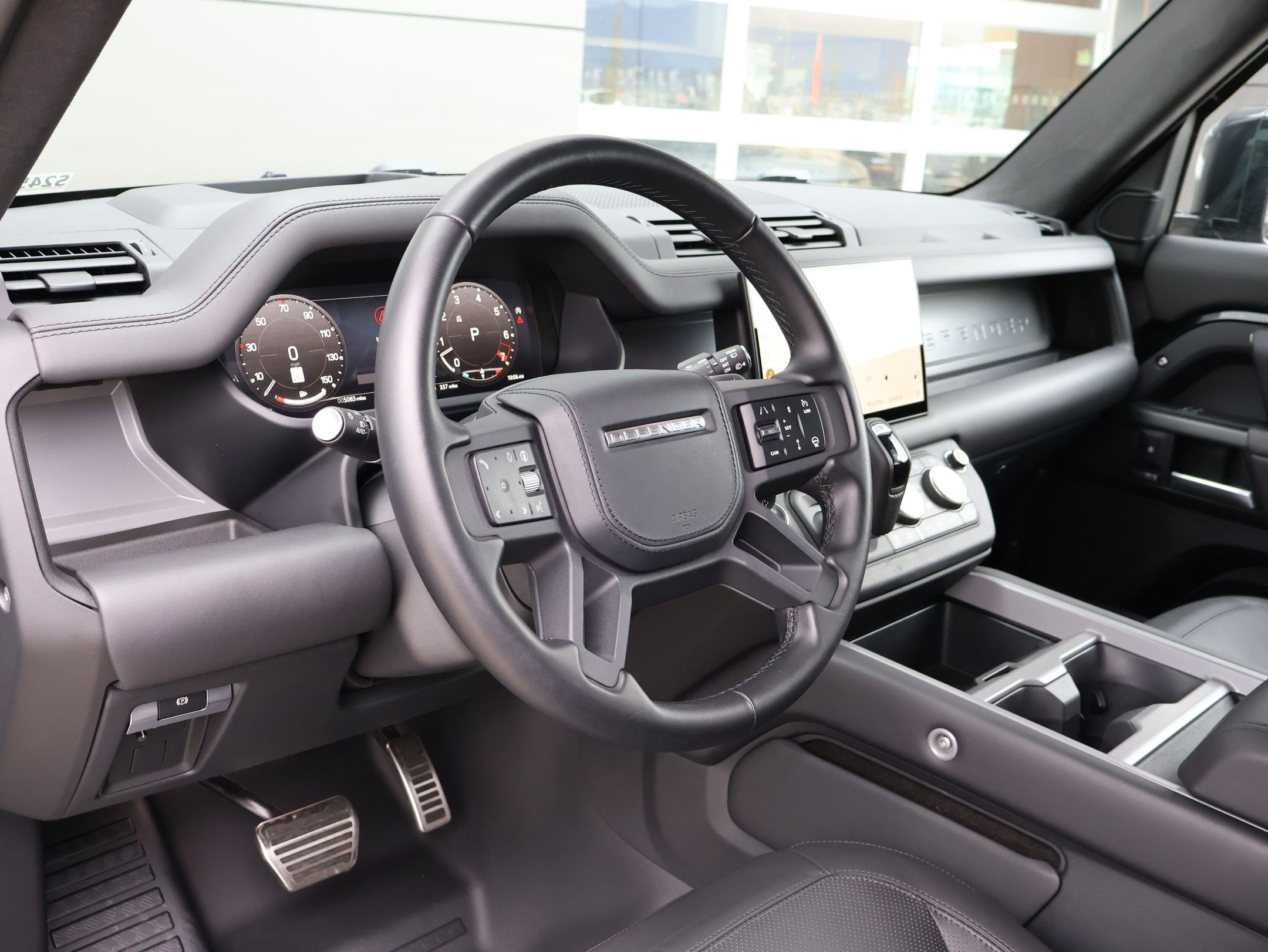 Used 2025 Land Rover Defender 110 V8 AWD/4WD image 14