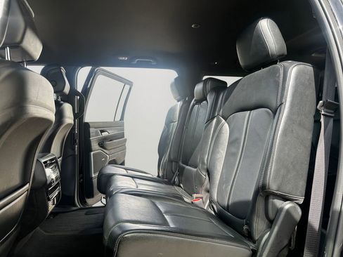 Used 2024 Jeep Wagoneer L Series III w/ Flexible Seating Group AWD/4WD image 23
