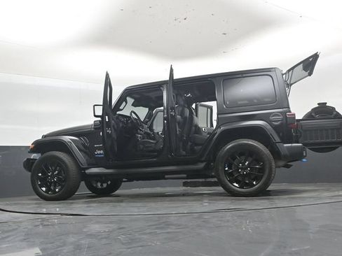 Used 2022 Jeep Wrangler Unlimited Sahara w/ Cold Weather Group AWD/4WD image 53