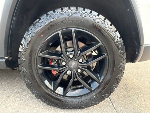 Used 2017 Jeep Grand Cherokee Trailhawk w/ Trailhawk Luxury Group AWD/4WD image 9